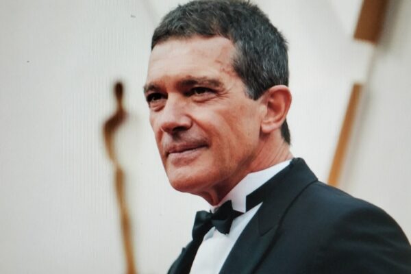 A portrait of actor Antonio Banderas in a tuxedo.